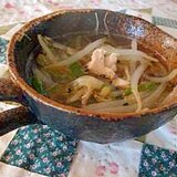 きゅうりと鶏むね肉の中華風スープ